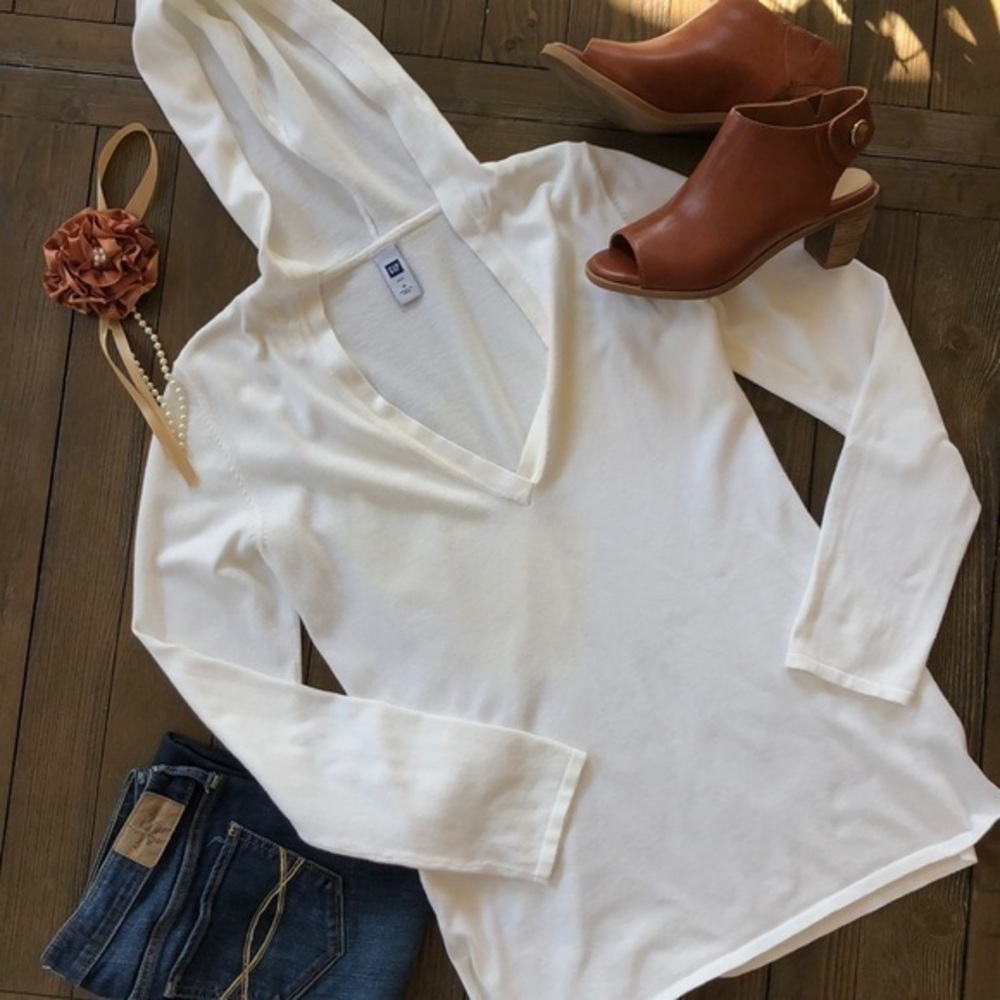 Gap deep V-neck off-white hooded sweatshirt